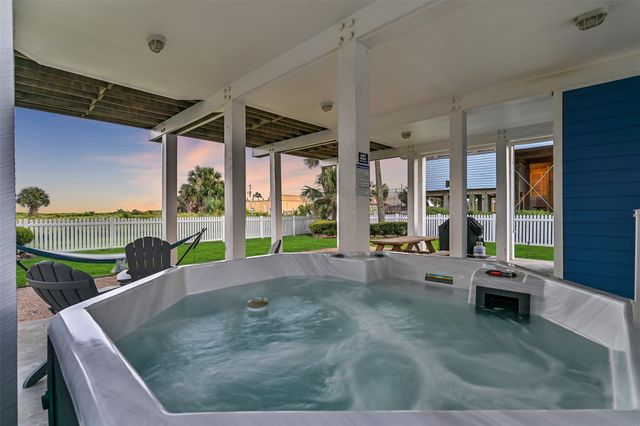14458 Spyglass Circle, Galveston, TX 77554