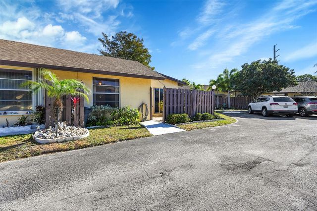 235 Briarwood Circle 2-12A, Hollywood, FL 33024