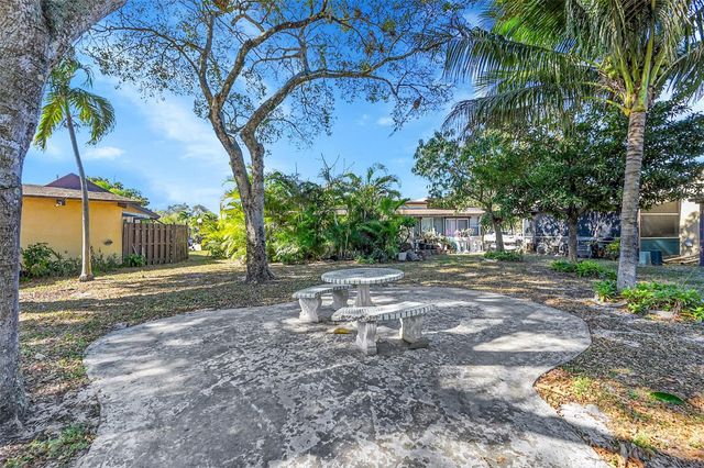 235 Briarwood Circle 2-12A, Hollywood, FL 33024