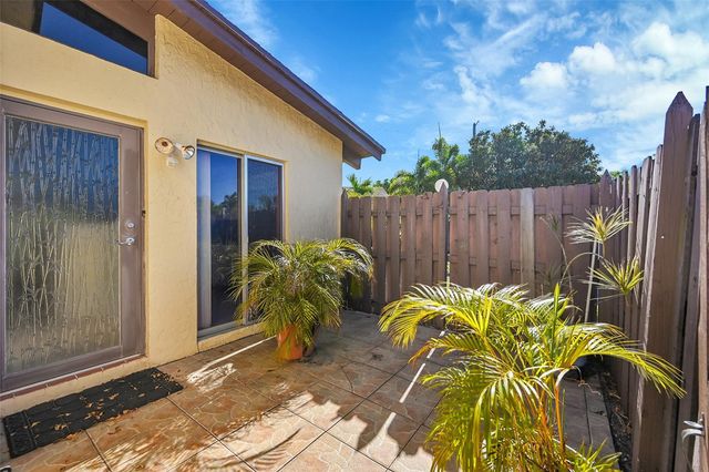 235 Briarwood Circle 2-12A, Hollywood, FL 33024