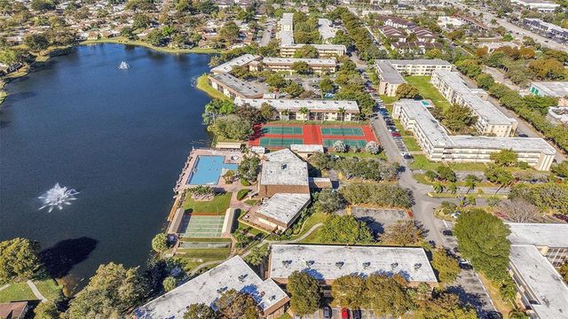 235 Briarwood Circle 2-12A, Hollywood, FL 33024