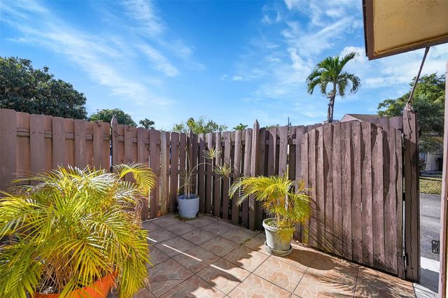 235 Briarwood Circle 2-12A, Hollywood, FL 33024