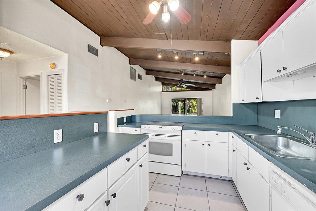 235 Briarwood Circle 2-12A, Hollywood, FL 33024