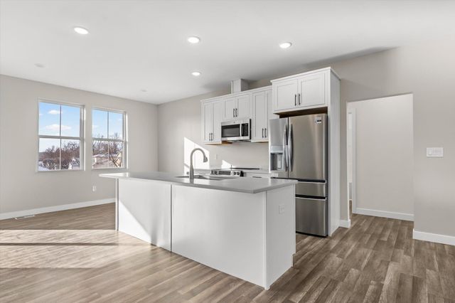 5700 CAMDEN CIR, Columbia, MO 65201