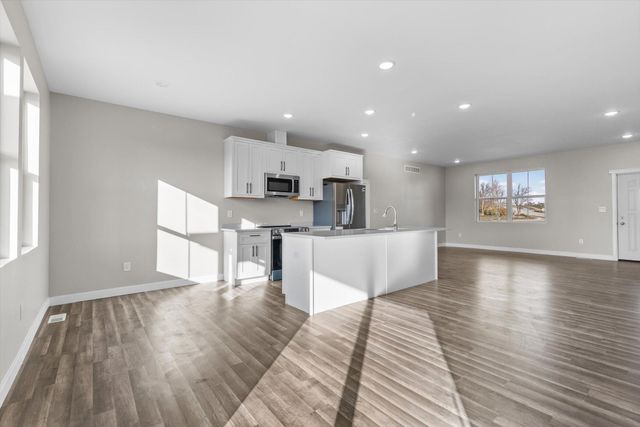 5700 CAMDEN CIR, Columbia, MO 65201