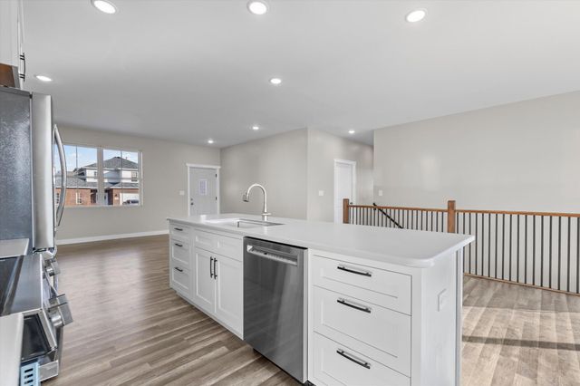 5700 CAMDEN CIR, Columbia, MO 65201