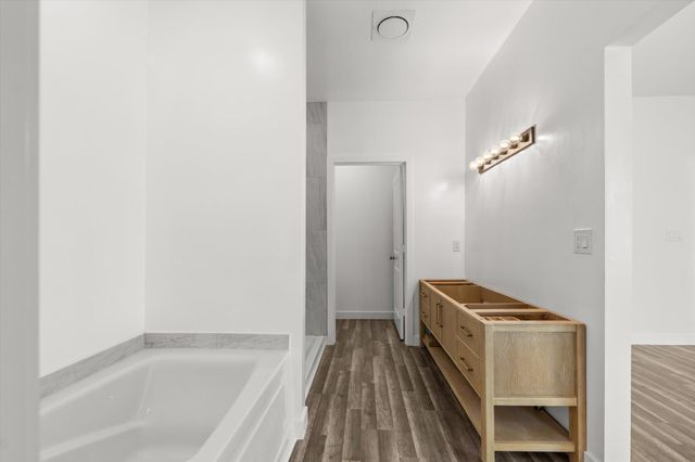 5700 CAMDEN CIR, Columbia, MO 65201