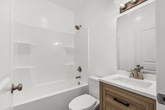 5700 CAMDEN CIR, Columbia, MO 65201