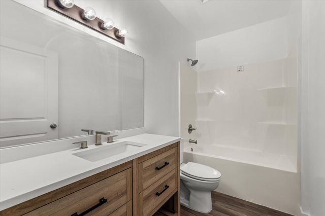 5700 CAMDEN CIR, Columbia, MO 65201