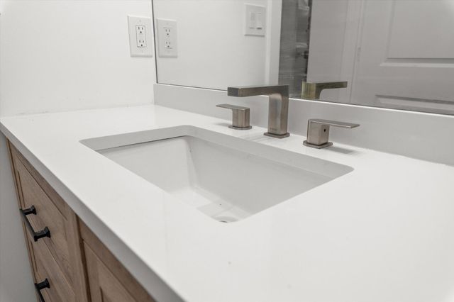 5700 CAMDEN CIR, Columbia, MO 65201