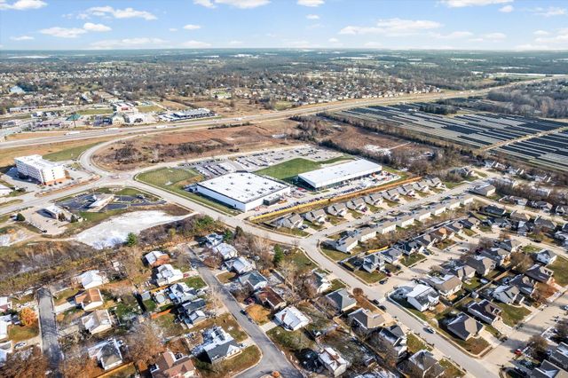 5700 CAMDEN CIR, Columbia, MO 65201