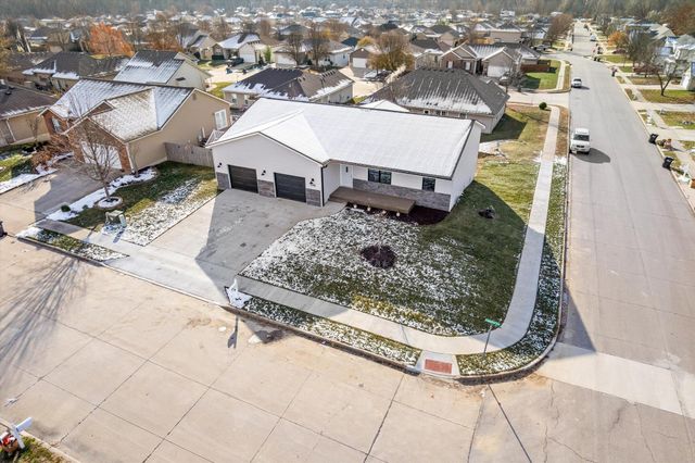 5700 CAMDEN CIR, Columbia, MO 65201