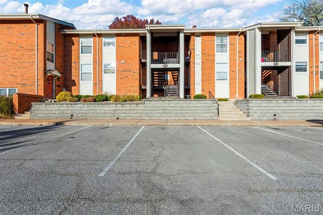 1949 Hunting Lake Court 304, Kirkwood, MO 63122