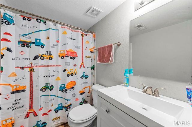 1949 Hunting Lake Court 304, Kirkwood, MO 63122