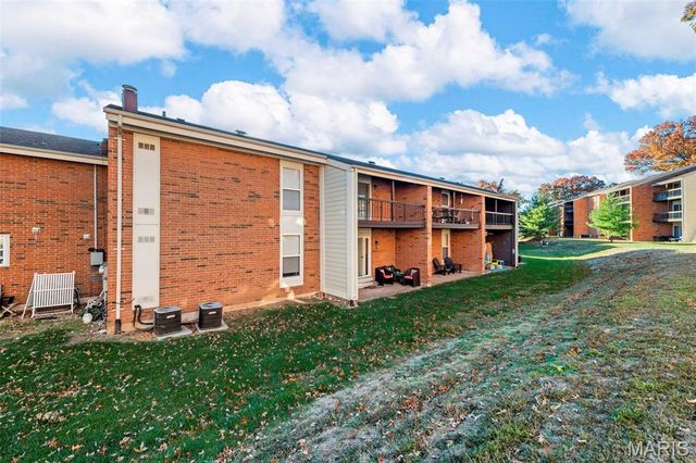 1949 Hunting Lake Court 304, Kirkwood, MO 63122