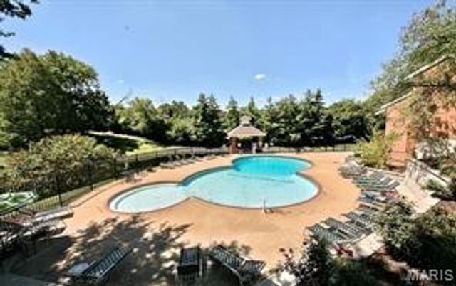 1949 Hunting Lake Court 304, Kirkwood, MO 63122