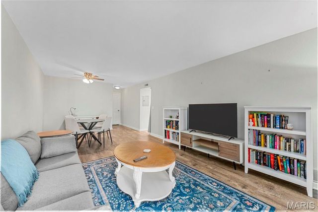 1949 Hunting Lake Court 304, Kirkwood, MO 63122