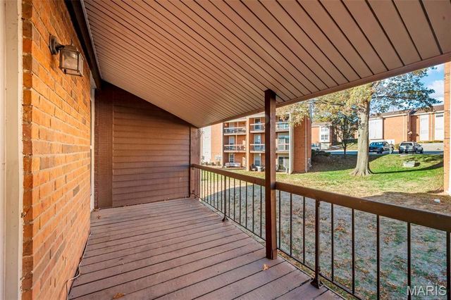 1949 Hunting Lake Court 304, Kirkwood, MO 63122