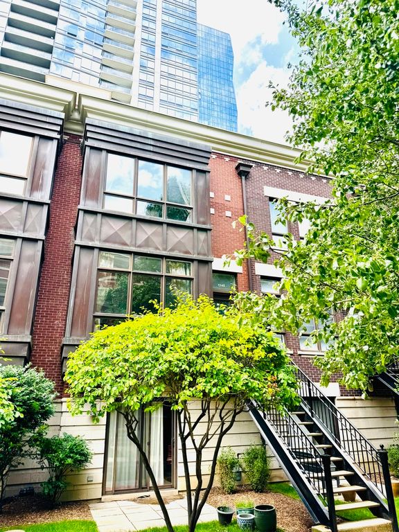 1346 S Indiana Parkway, Chicago, IL 60605