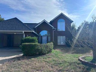 117 NE 52nd St, Lawton, OK 73507