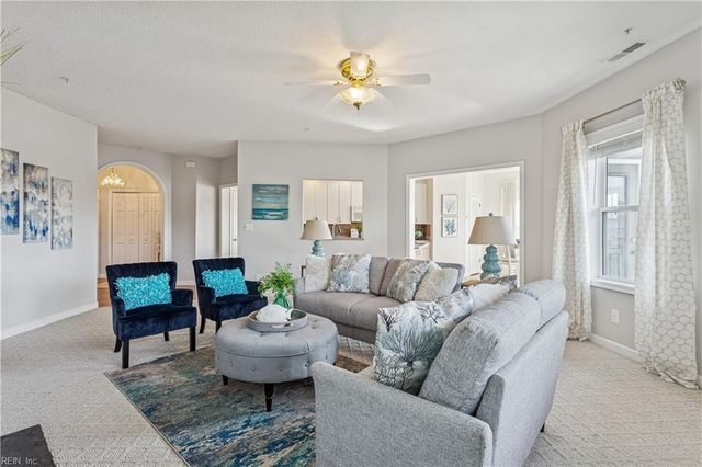 1044 Porte Harbour Arch Apt 202, Hampton, VA 23664