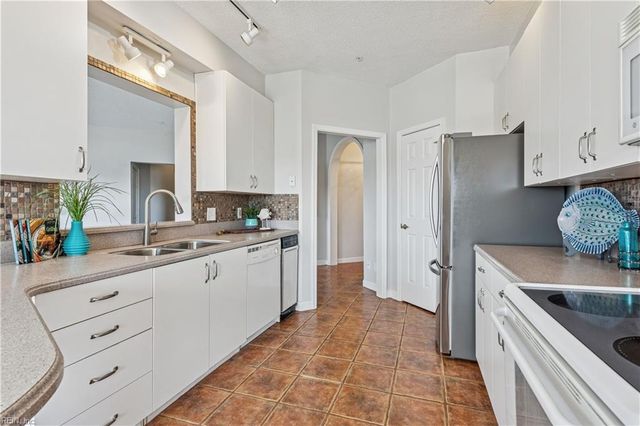 1044 Porte Harbour Arch Apt 202, Hampton, VA 23664