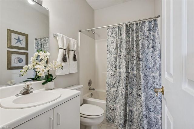 1044 Porte Harbour Arch Apt 202, Hampton, VA 23664