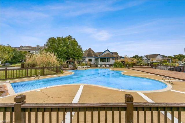 1044 Porte Harbour Arch Apt 202, Hampton, VA 23664