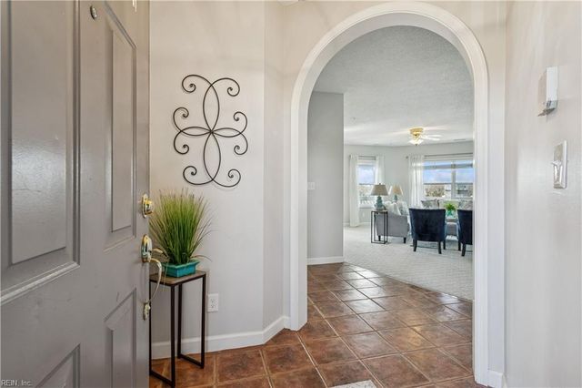 1044 Porte Harbour Arch Apt 202, Hampton, VA 23664