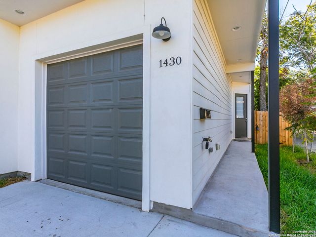 1430 Hays #101, San Antonio, TX 78202