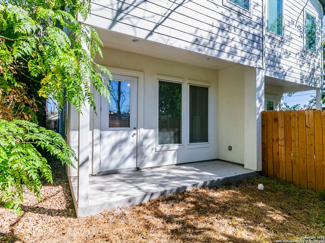 1430 Hays #101, San Antonio, TX 78202