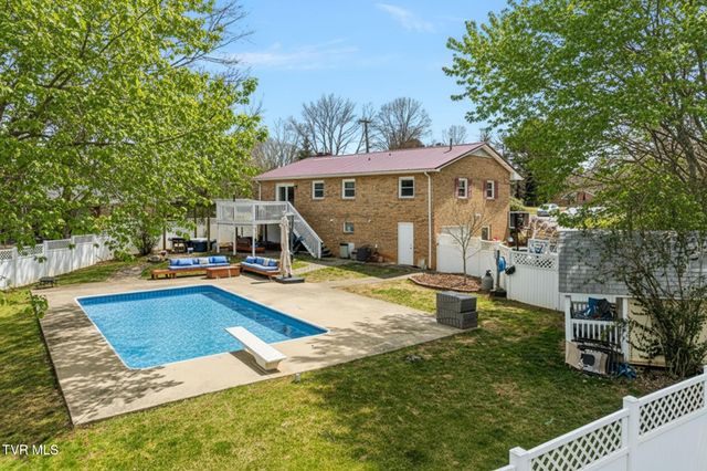 1009 Westminister Drive, Johnson City, TN 37604