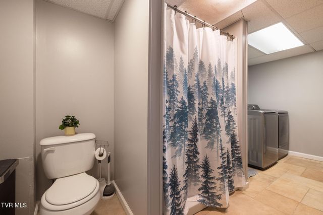 1009 Westminister Drive, Johnson City, TN 37604