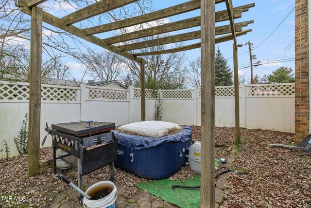 1009 Westminister Drive, Johnson City, TN 37604