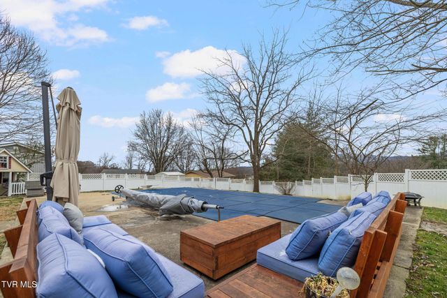 1009 Westminister Drive, Johnson City, TN 37604