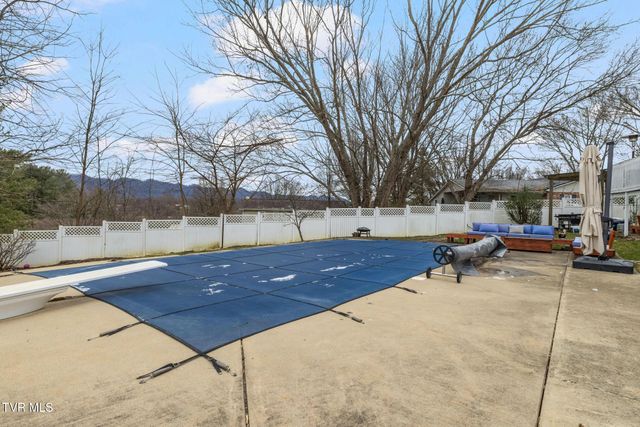 1009 Westminister Drive, Johnson City, TN 37604