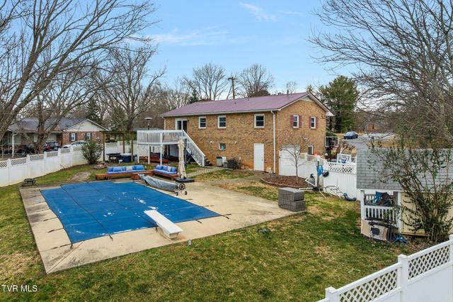 1009 Westminister Drive, Johnson City, TN 37604