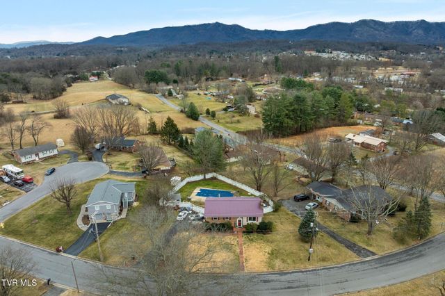 1009 Westminister Drive, Johnson City, TN 37604