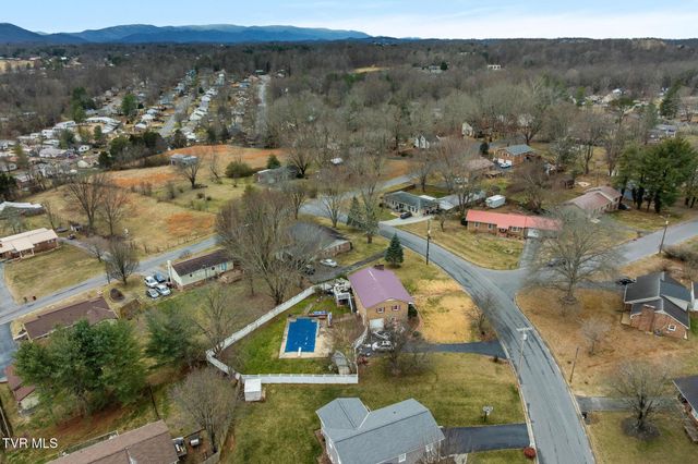 1009 Westminister Drive, Johnson City, TN 37604