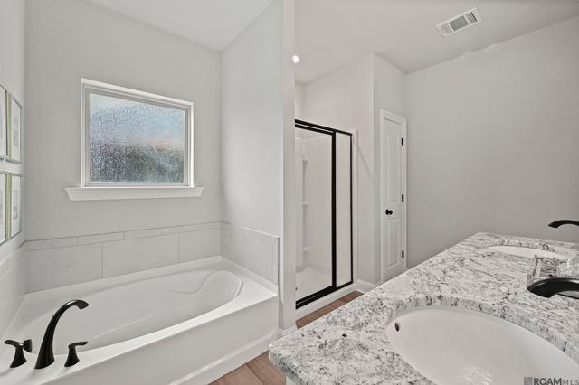 17420 Castle Dr, Prairieville, LA 70769