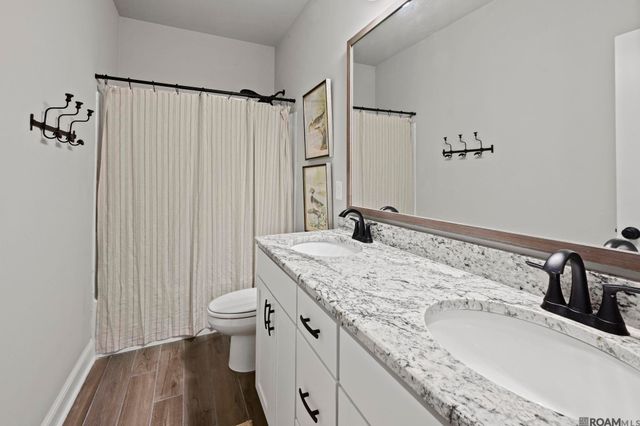 17420 Castle Dr, Prairieville, LA 70769