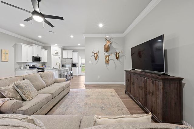 17420 Castle Dr, Prairieville, LA 70769