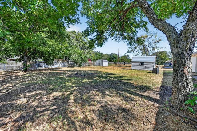 108 Rosedale Avenue, Keene, TX 76059