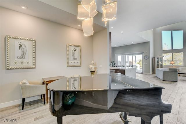 6184 Willow Rock Street, Las Vegas, NV 89135