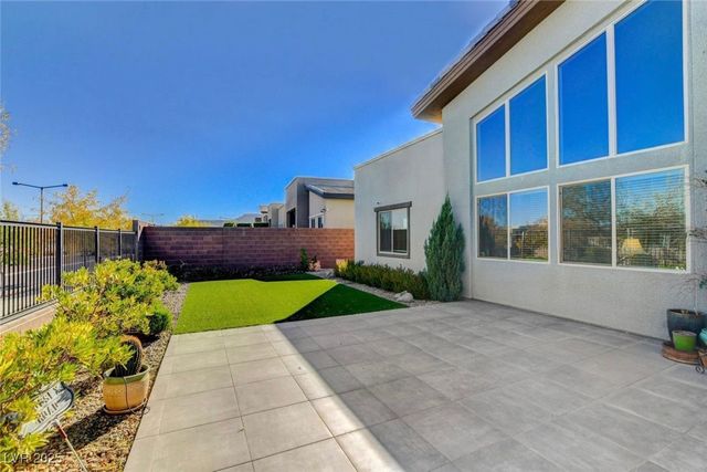 6184 Willow Rock Street, Las Vegas, NV 89135