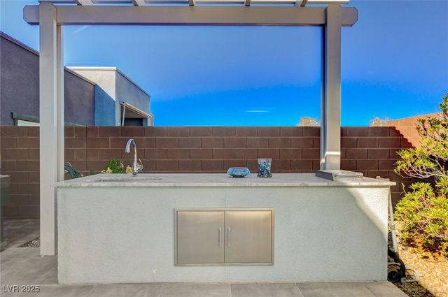 6184 Willow Rock Street, Las Vegas, NV 89135