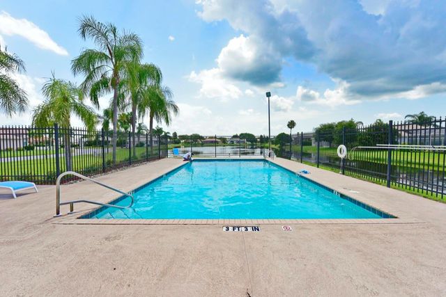 7207 38TH COURT E, Sarasota, FL 34243