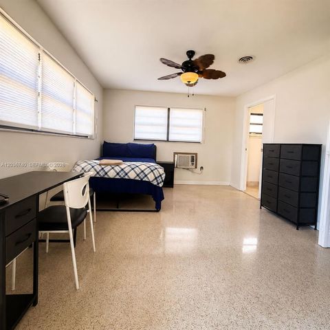 3202 Pierce St, Hollywood, FL 33021