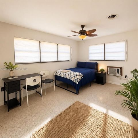 3202 Pierce St, Hollywood, FL 33021