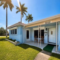3202 Pierce St, Hollywood, FL 33021